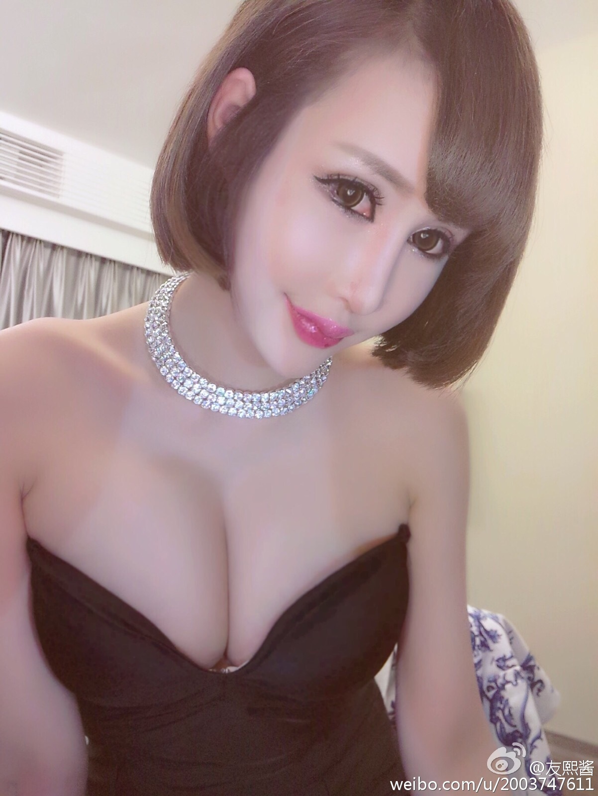 G罩美胸 火爆的辣子 友熙酱 微博自拍破解私密图片 2